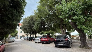 المنطقة المحيطة بالمنشأة
