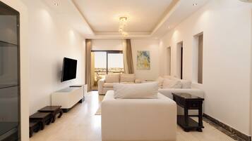 Apartment, Balcony, City View | Living area