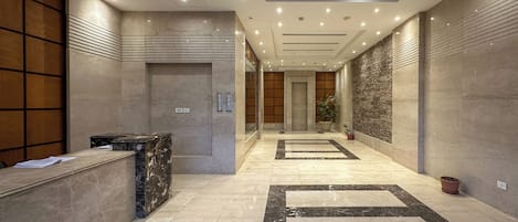 公寓, 露台, 城市景 | 大堂