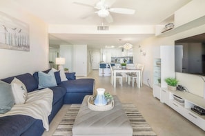 Apartment, Balkon, Meerblick | Wohnbereich