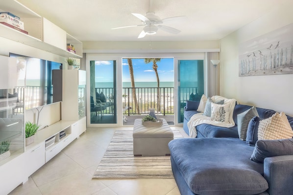 Apartment, Balkon, Meerblick | Wohnbereich