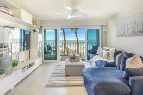 Beachfront water condo with shared pool