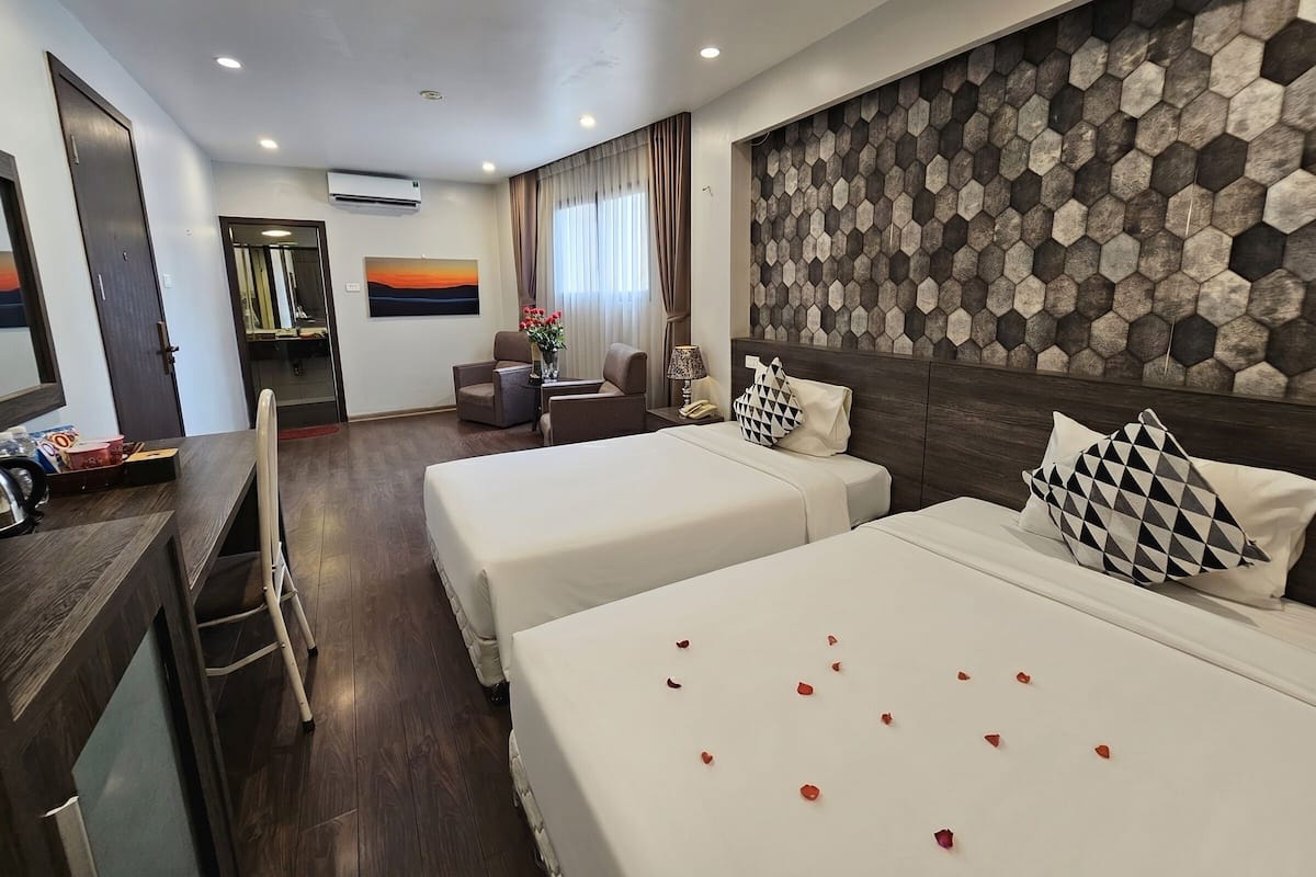 Deluxe Double or Twin Room | Hypo-allergenic bedding, down duvets, desk, laptop workspace