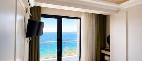 Habitación clásica, balcón, vistas al mar | Wifi gratis