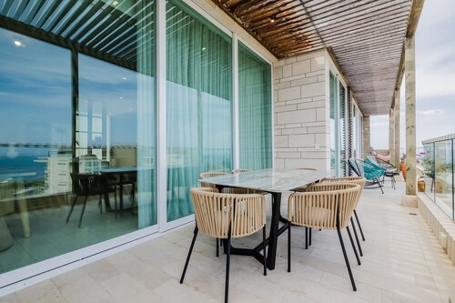 Oceanfront Luxury With 3 Bedrooms Jacuzzi Balcony