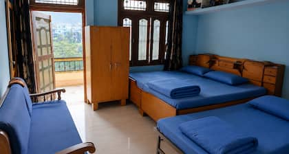Pet-Friendly Mountain Homestay with Kitchen with scenic view