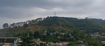 Pet-Friendly Mountain Homestay with Kitchen with scenic view