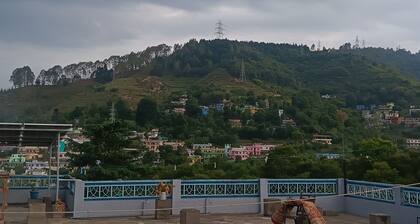 Pet-Friendly Mountain Homestay with Kitchen with scenic view