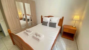 Iron/ironing board, free WiFi, bed sheets