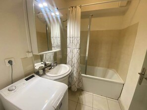 Hair dryer, towels - Cap St. Louis, 2-Bedroom Apartment, Wi-Fi, Air Conditioning, Pool (Sète)