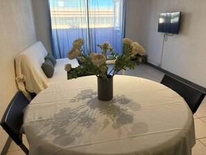 Dining - Cap St. Louis, 2-Bedroom Apartment, Wi-Fi, Air Conditioning, Pool (Sète)