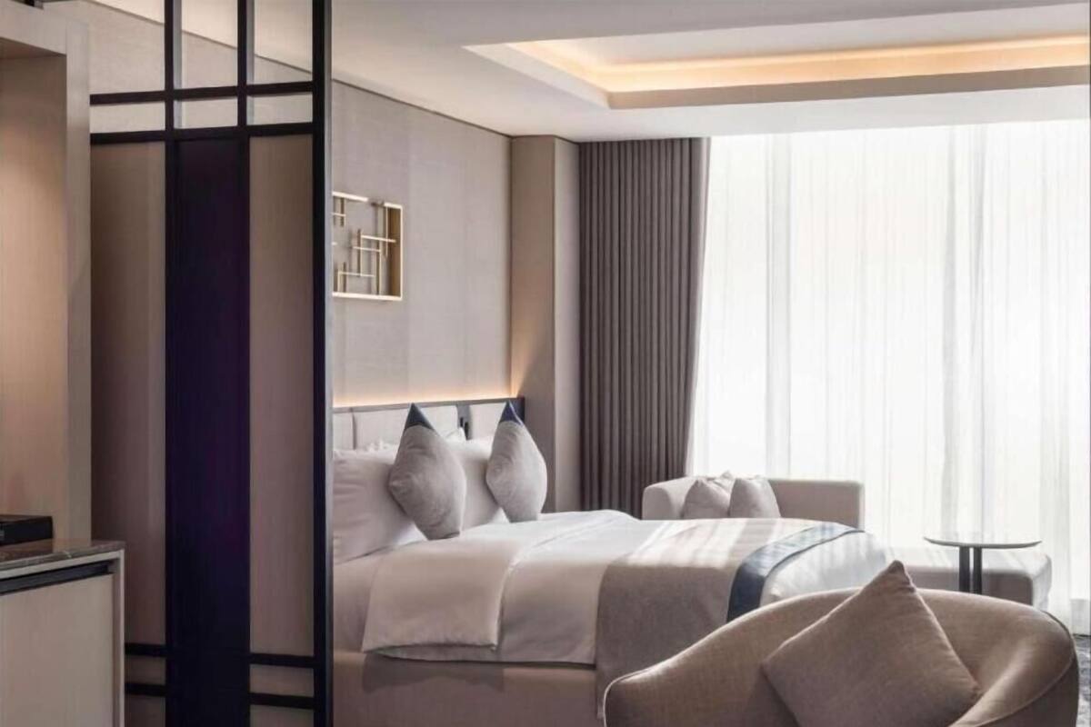 Junior Suite | In-room safe, desk, laptop workspace, iron/ironing board