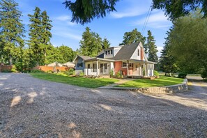 Exterior - 3-bedroom estate in beautiful Elmira with air conditioning (Elmira)