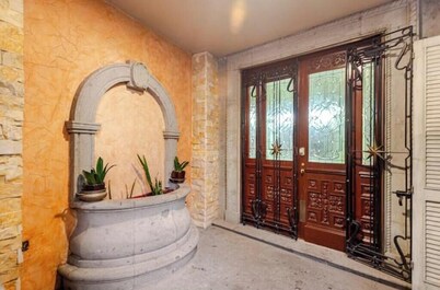 Luxury Stay in Pedregal—Perisur Loft 4