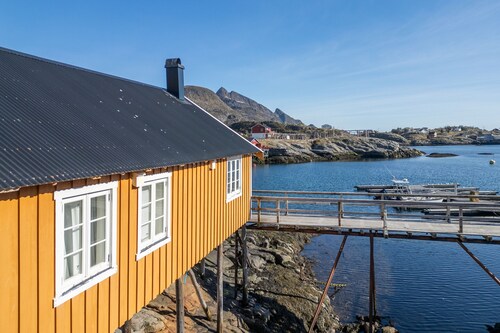 Åsebua - Renovated rorbu with seaview