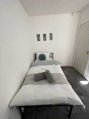 2 chambres, fer et planche à repasser, lit parapluie, Wi-Fi gratuit
