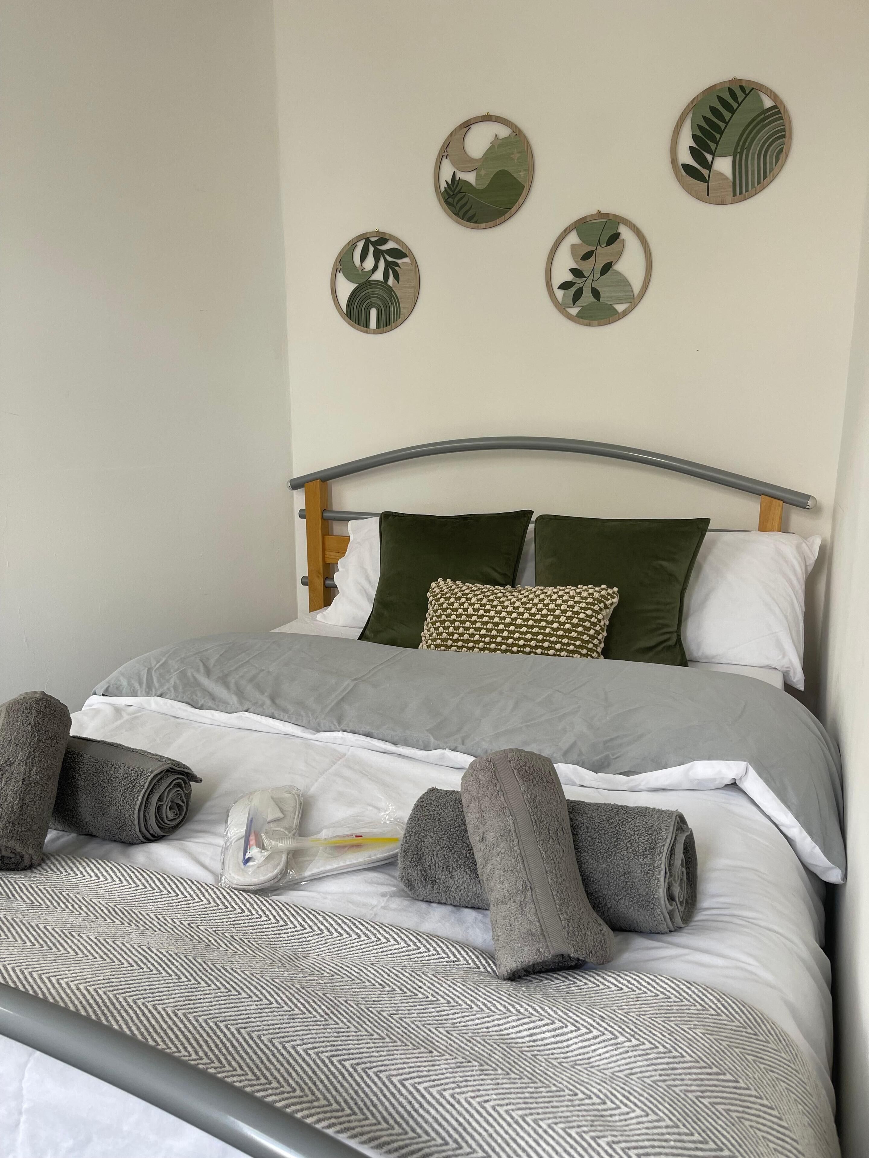 2 bedrooms, iron/ironing board, travel crib, WiFi (free)