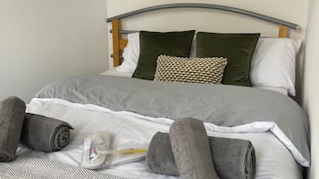 2 bedrooms, iron/ironing board, travel crib, WiFi (free)