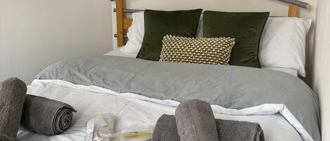 2 bedrooms, iron/ironing board, travel crib, WiFi (free)
