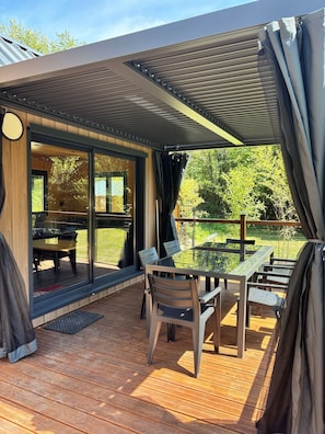 Outdoor dining - Vrbo Property (ARCIZANS DESSUS)
