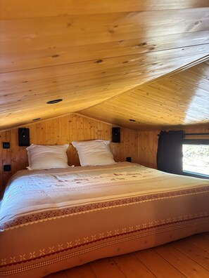 Room - Vrbo Property (ARCIZANS DESSUS)