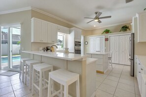 House (3 Bedrooms) | Interior - Private Yard & Pool! Modern Getaway in Bradenton (Bradenton)