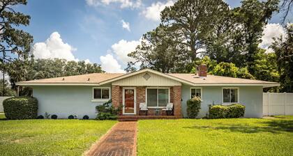 7 Mi to St Simons Island! Modern Group Getaway
