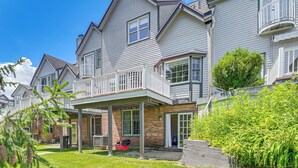 A two-story house with a covered patio, a brick exterior, and a balcony. - 4 Mi to Saratoga Course! Resort-style Condo (Saratoga Springs)