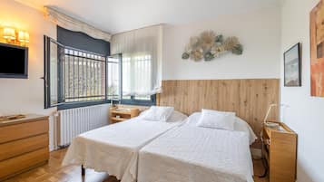 3 bedrooms, WiFi, bed sheets