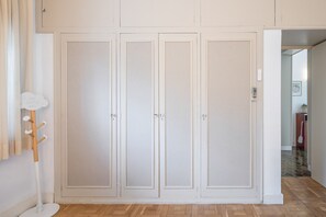 Interior - Holiday Home 'Roques Brunes - Seva' with Mountain View, Wi-Fi and Air Conditioning (Seva)