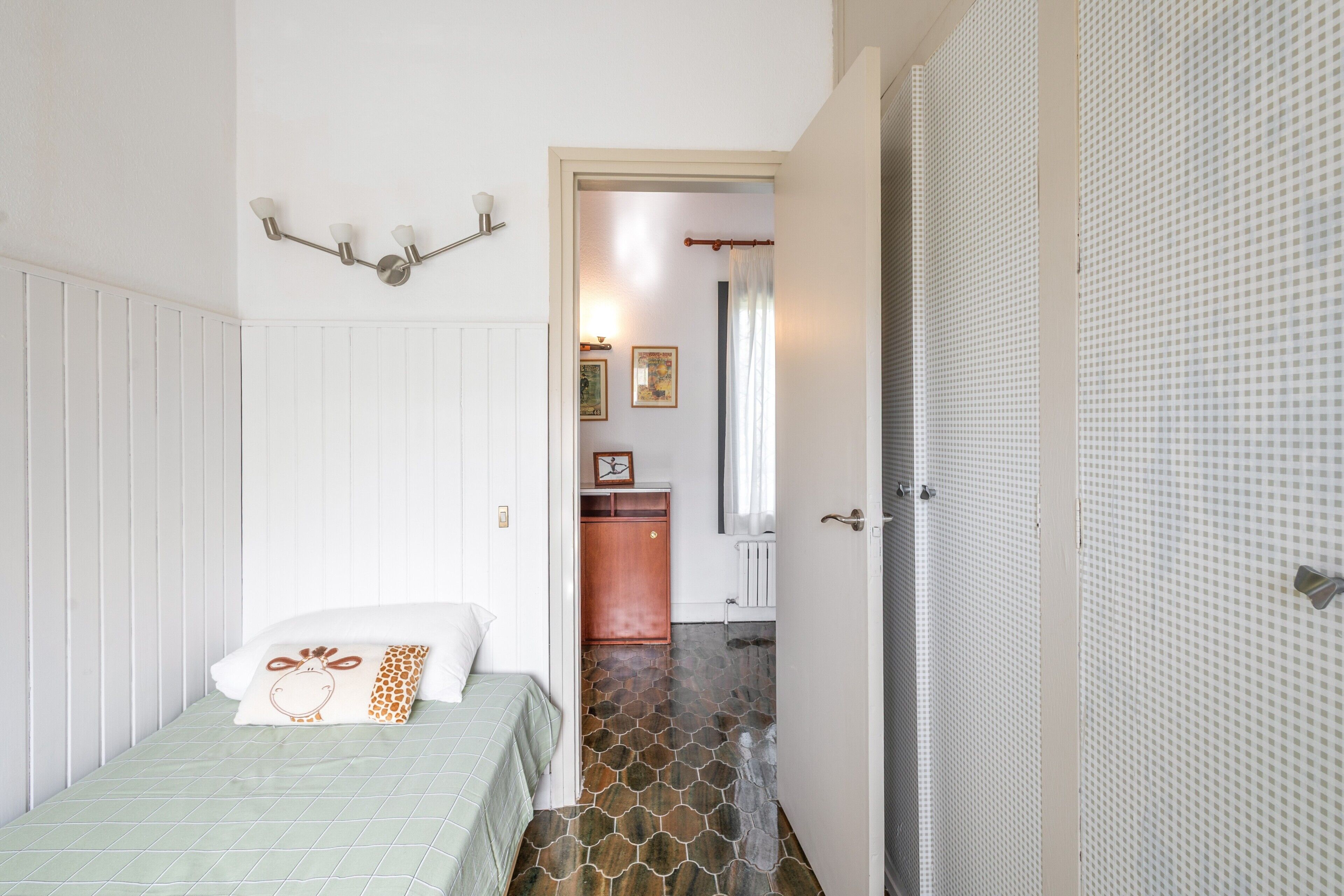 3 bedrooms, WiFi, bed sheets