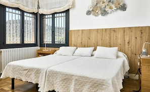 3 bedrooms, WiFi, bed sheets