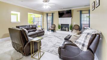House (4 Bedrooms) | Front of property