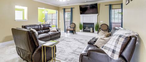 House (4 Bedrooms) | Front of property