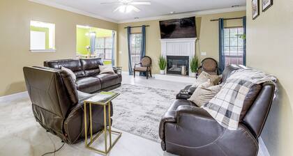 5 Mi to Coler MTB Preserve! Family Home w/ Yard