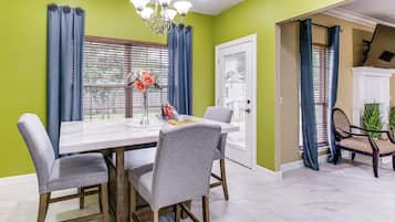 House (4 Bedrooms) | Interior