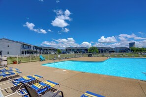 Apartment (2 Bedrooms) | Interior - Lake View, Dock & Pool: Green Cove Resort Condo (Oak Harbor)