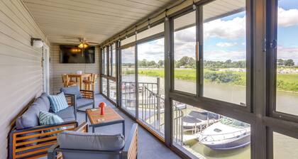 Lake View, Dock & Pool: Green Cove Resort Condo