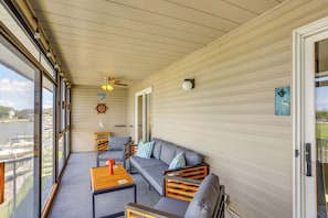 Apartment (2 Bedrooms) | Interior - Lake View, Dock & Pool: Green Cove Resort Condo (Oak Harbor)