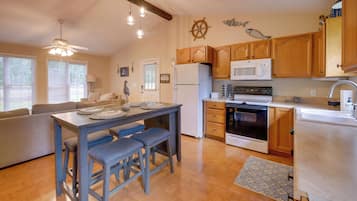 House (2 Bedrooms) | Interior