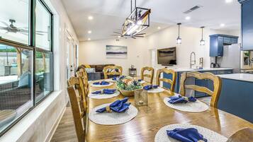 House (5 Bedrooms) | Interior