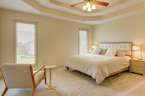 House (4 Bedrooms) | Interior - Explore Springfield! Spacious Family Home w/ Yard (Springfield)