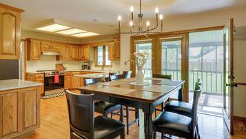 House (4 Bedrooms) | Interior