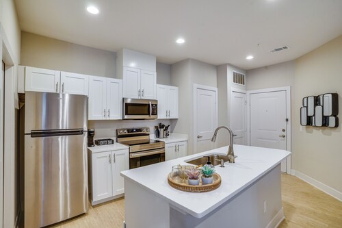 2 Mi to Dtwn Crowley! Modern Escape w/ Pool Access