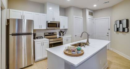 2 Mi to Dtwn Crowley! Modern Escape w/ Pool Access