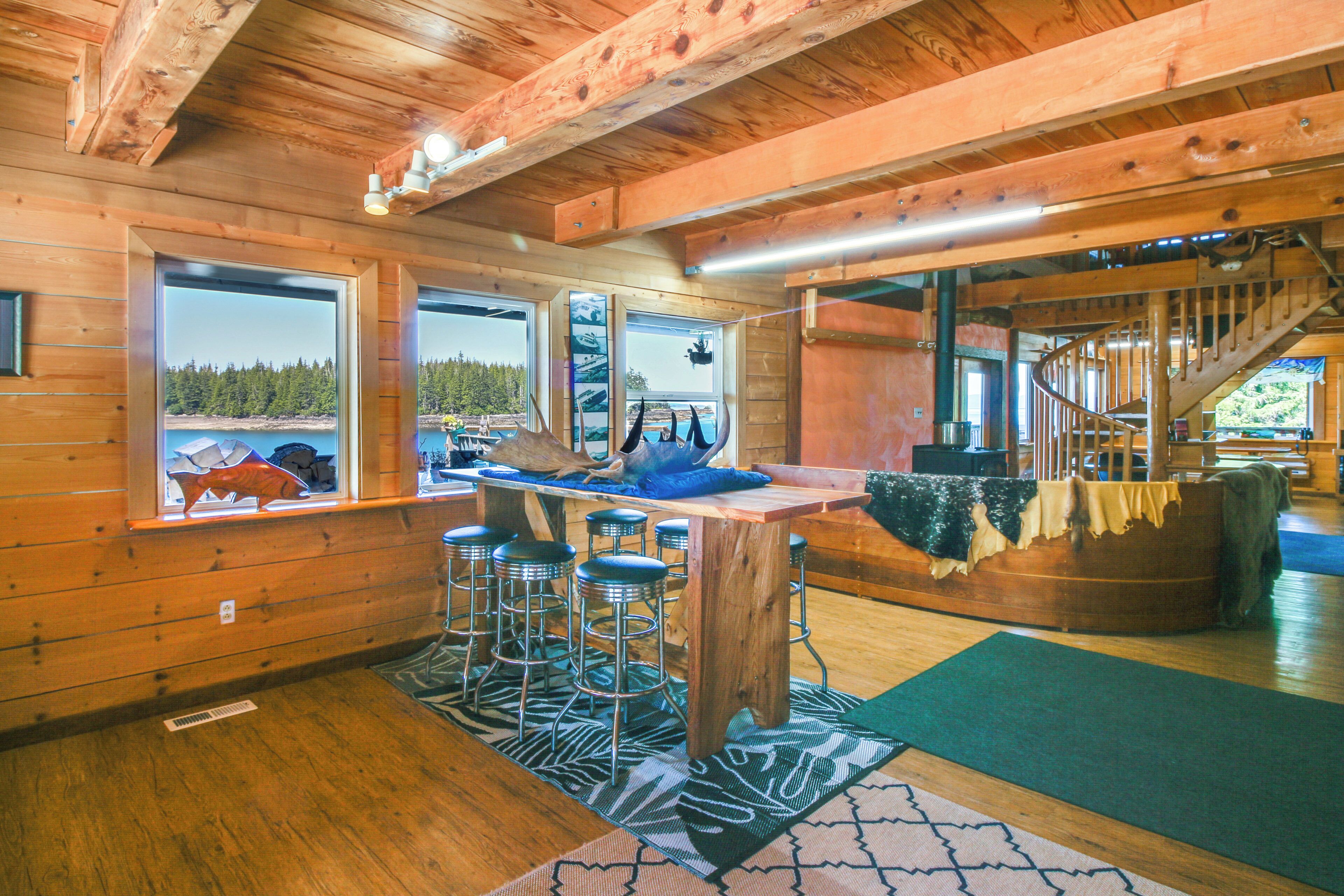 House (5 Bedrooms) | Interior