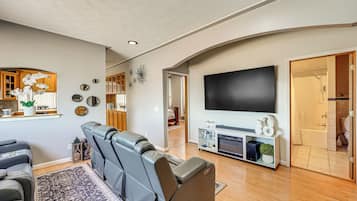 Apartment (3 Bedrooms) | Front of property