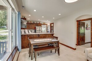 Interior - Hamilton Charm Place, 4 Bdrm, 2 Bath, Step-free (Hamilton)