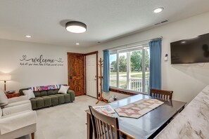 Interior - Hamilton Charm Place, 4 Bdrm, 2 Bath, Step-free (Hamilton)