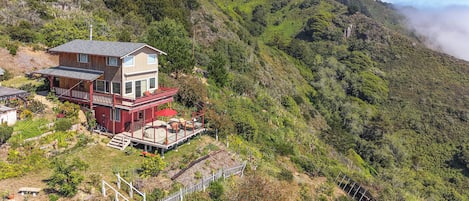 Vista frontal de la propiedad